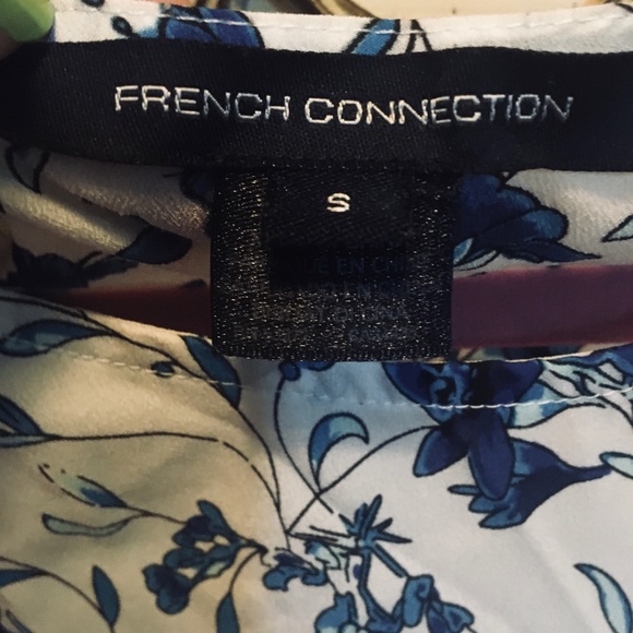 Cute floral top! Never worn. - Picture 4 of 4